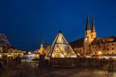 Gemeinde Altötting Landkreis Altötting Kapellplatz Brunnen (Dirschl Johann) Deutschland AÖ